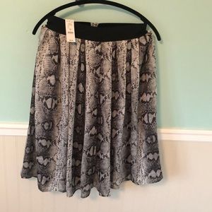 New with tags snake print skirt